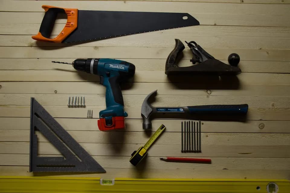 Handyman services in Deira — professional tools for home repairs